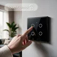   Qoltec Smart Touch 4 áramkörös világításkapcsoló | Wi-Fi | Időzítő | Tuya | Smart Life | Edzett üveg | Fekete